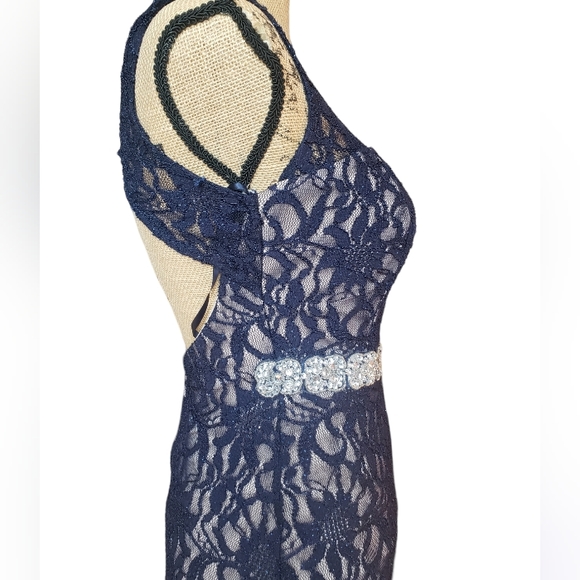 Lace dress - Picture 5 of 10